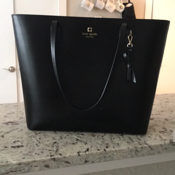 kate spade Handbags - Like NEW Kate spade purse